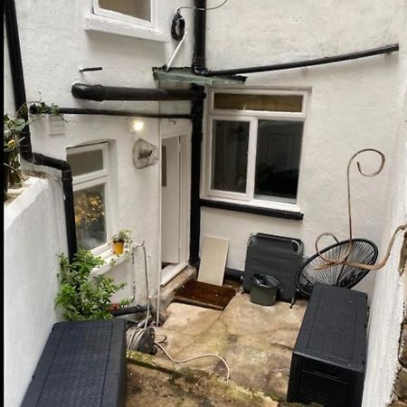 Central Private Double Bedroom In A 2Bedroom Apartment, Connected Via Underground, Overground And Many Bus Routes London Exterior photo