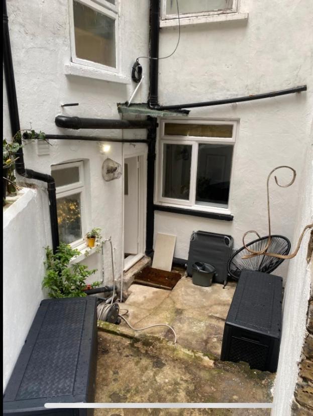 Central Private Double Bedroom In A 2Bedroom Apartment, Connected Via Underground, Overground And Many Bus Routes London Exterior photo