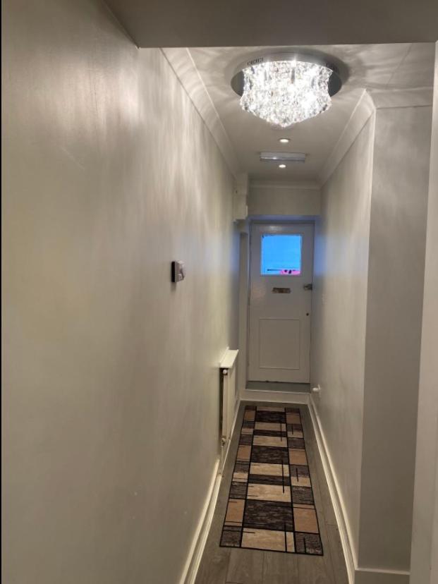 Central Private Double Bedroom In A 2Bedroom Apartment, Connected Via Underground, Overground And Many Bus Routes London Exterior photo